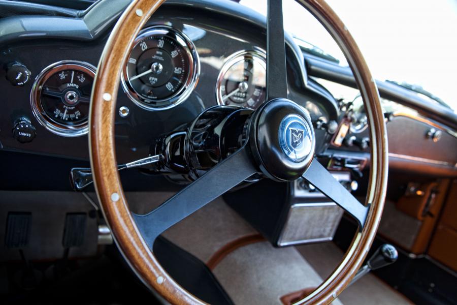 Панель приборов Aston Martin DB4 (DB4/794/L) 1962 года  (фото 22 из 29)